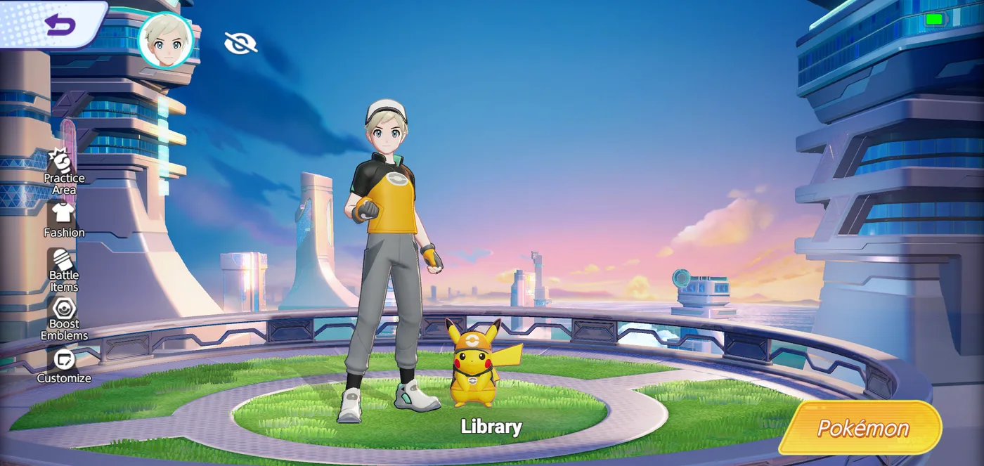 Tela do menu da Biblioteca do Pokémon UNITE, com um Treinador ao lado do Pikachu